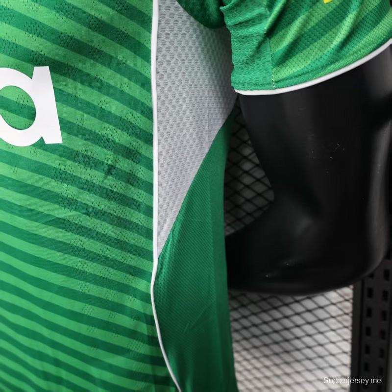 إصدار اللاعب 25/26 قميص نيوكاسل يونايتد الأخضر خارج الملعب