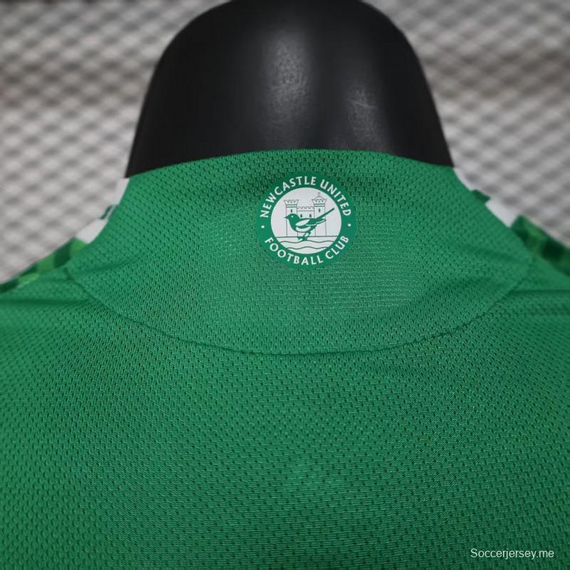 إصدار اللاعب 25/26 قميص نيوكاسل يونايتد الأخضر خارج الملعب