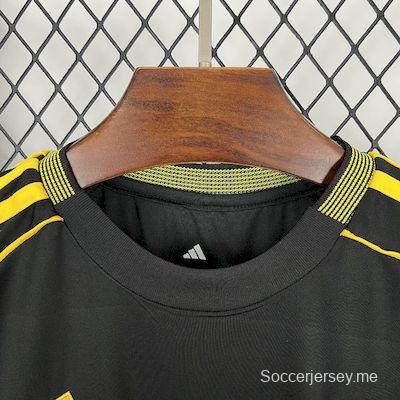 2025/26 قميص ريال مدريد 2025/26 إصدار خاص باللونين الأسود والأصفر