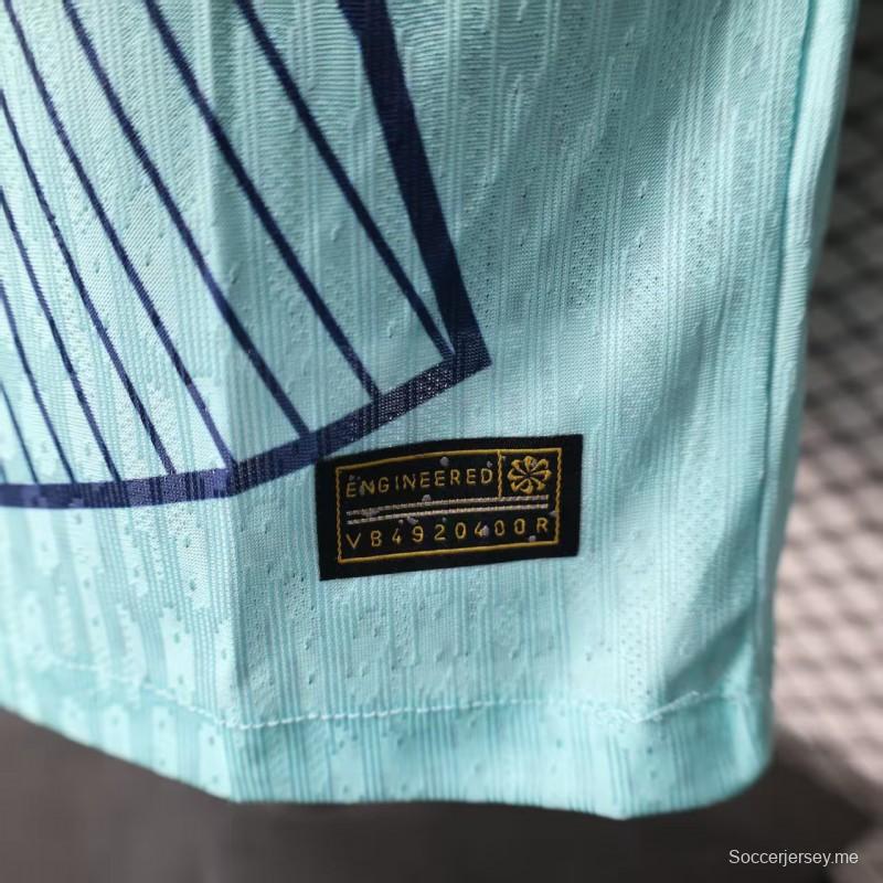 إصدار اللاعب 25/26 قميص نادي برشلونة أزرق فاتح مع قميص بنقشة خطوط عمودية