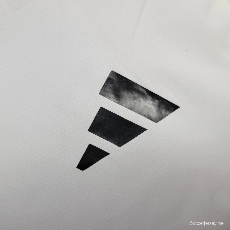 25/26 جاكيت مانشستر يونايتد سترة واقية من الرياح أبيض اللون