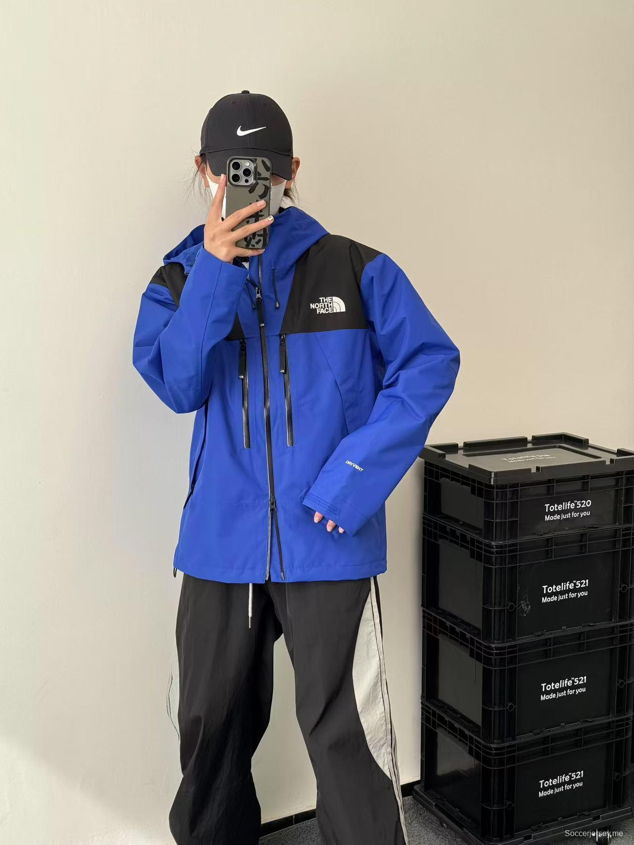 2025 جاكيت ذا نورث فيس ذا نورث فيس سلسلة سترات ذا سميت التقنية - كريمي/أسود ملون بتصميم مزدوج السحاب