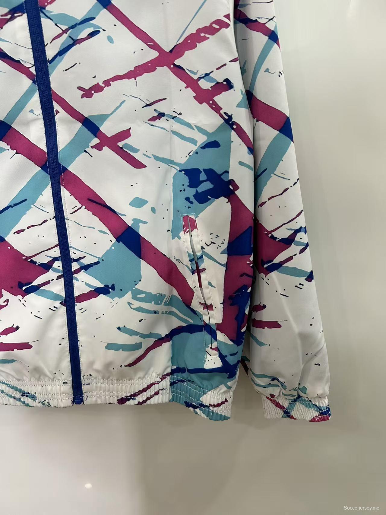 25/26 سترة واقية من الريح بلون أبيض مع نقش وردي وأزرق مخضر