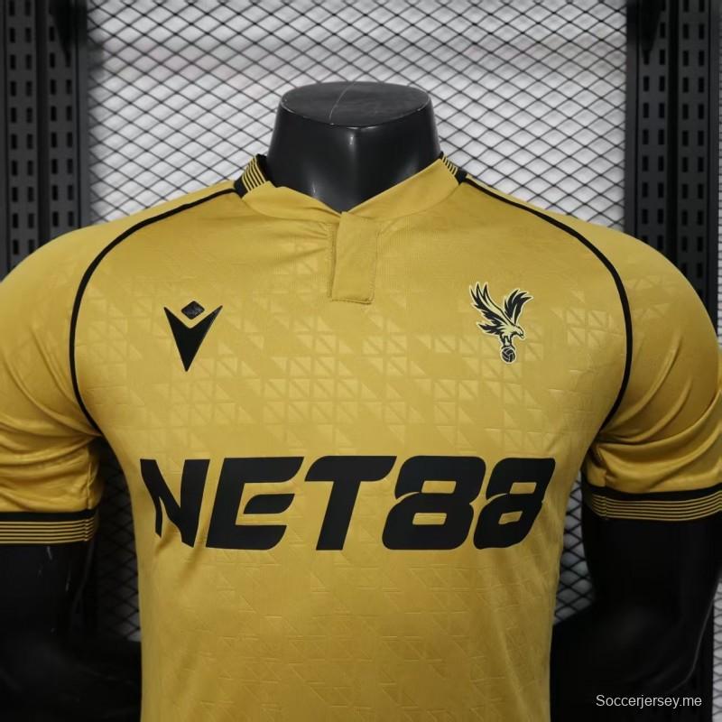 إصدار اللاعب 25/26 قميص كريستال بالاس الأصفر خارج الملعب