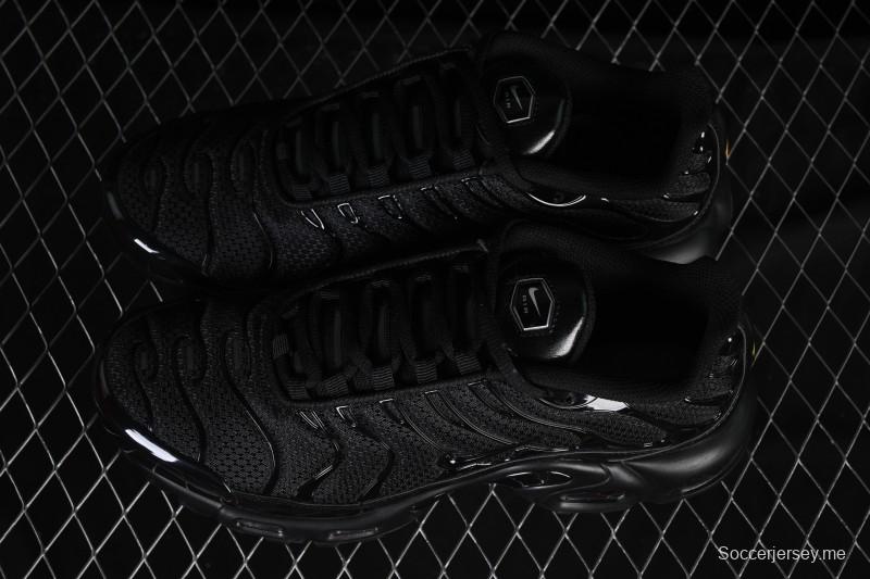 حذاء الجري اير ماكس بلس ريترو من نايك بتقنية الوسائد الهوائية - 604133-050