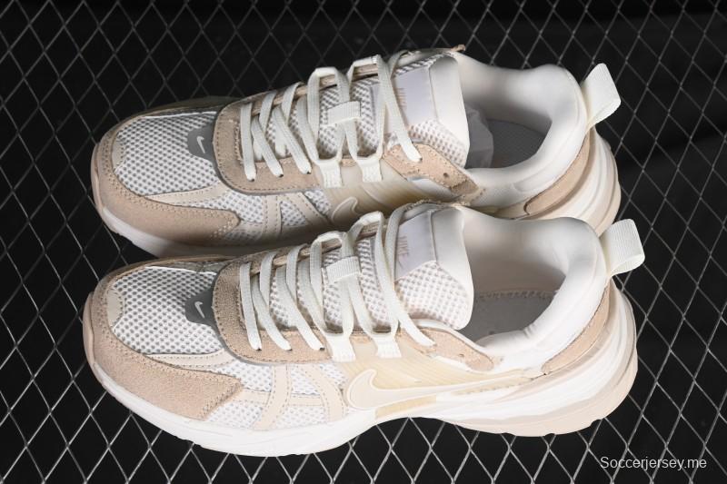 حذاء الجري في2 كيه رونتك رنتك ران من نايك حذاء جري منخفض منخفض الرقبة مبطن مضاد للانزلاق - HV3917-133