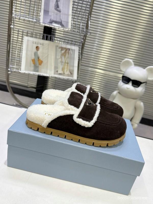 Prada Fall/Winter New Mule Slippers Triangle Buckle Bread Toe Half Slippers - KFY00270