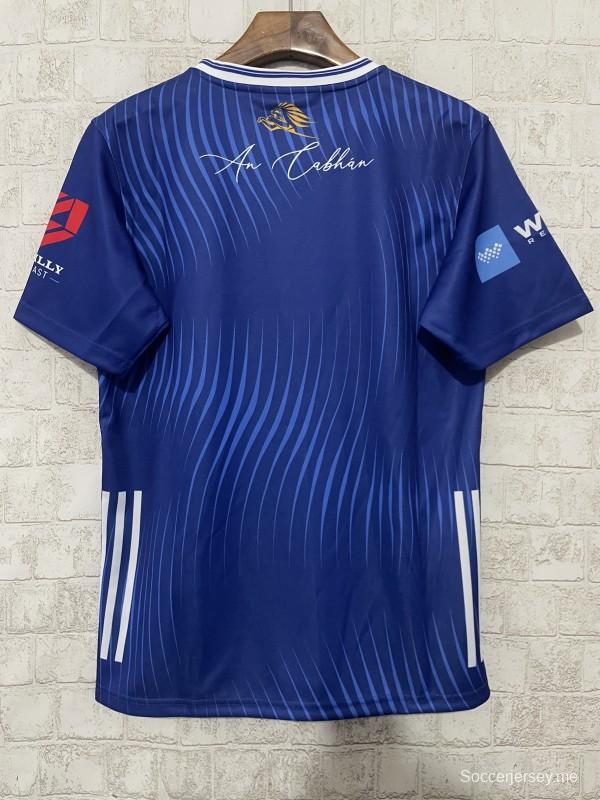 25/26 قميص فريق كافان GAA أزرق بحافة بيضاء للبيت