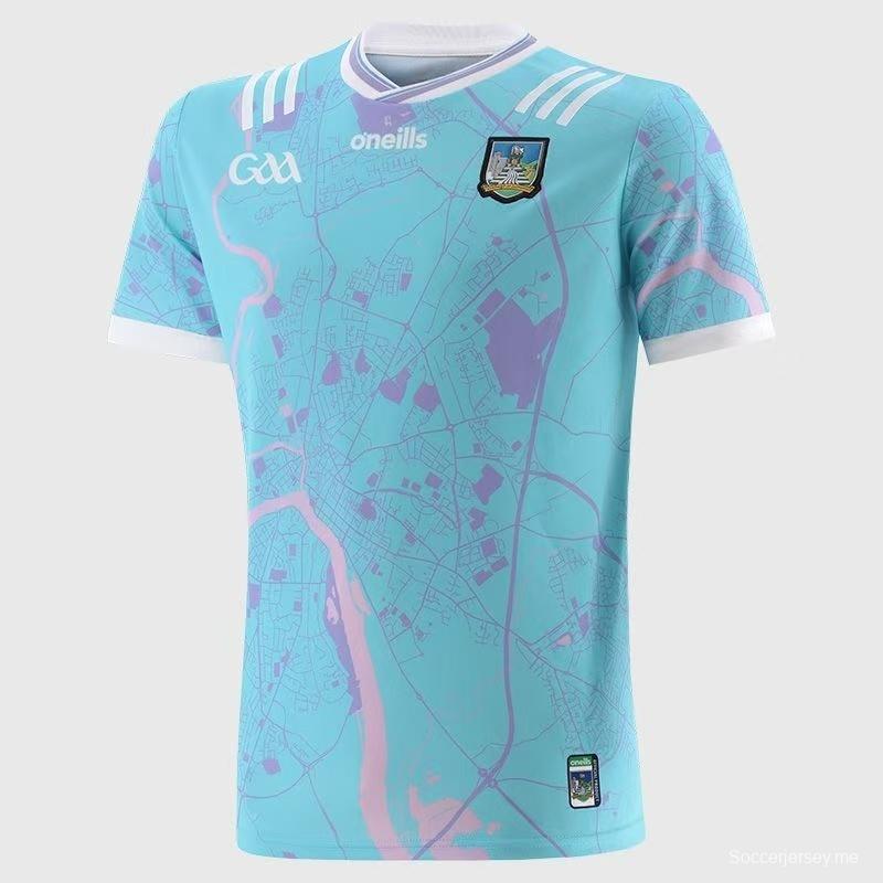 25/26 قميص فريق ليمريك GAA أزرق فاتح مع تصميم خريطة بنفسجي خارج الملعب