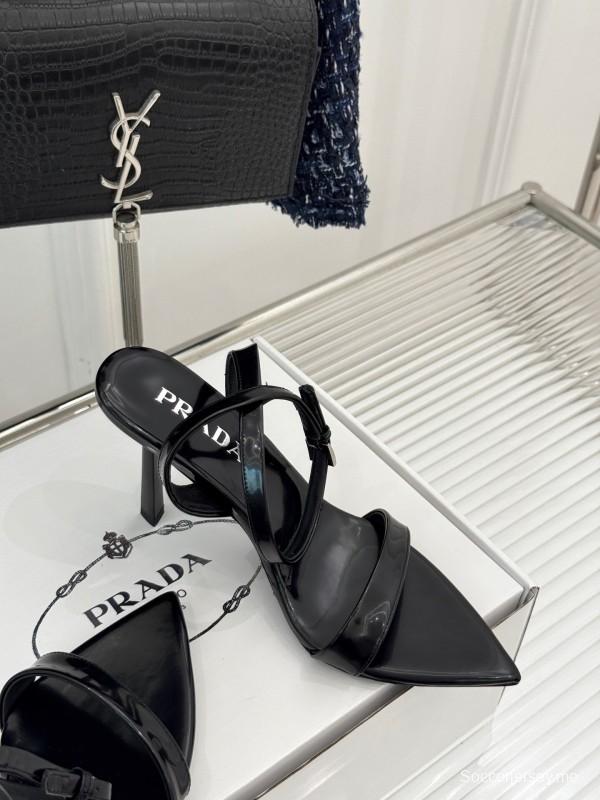 صندل برادا 2025 بإبزيم مثلث الشكل مدبب عند الكعب العالي - KFY00280