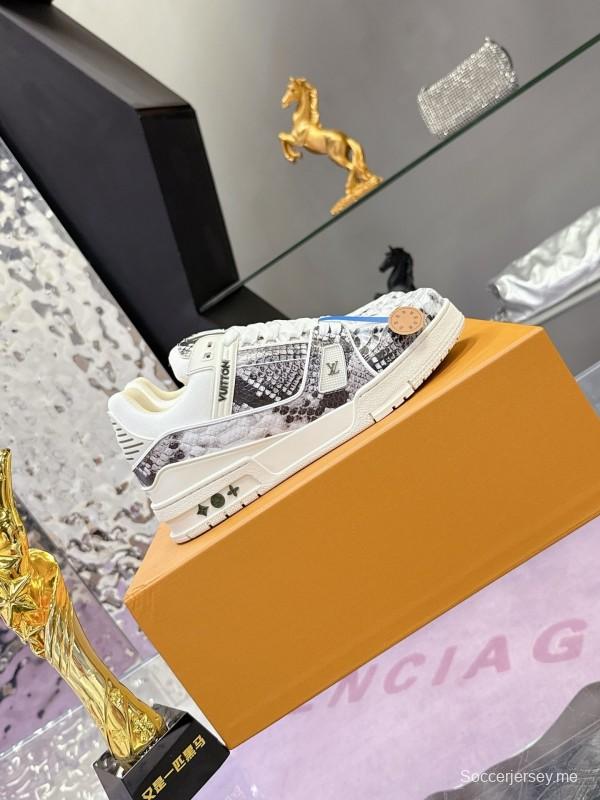 لويس فويتون LV حذاء رياضي LV Trainer Maxi سنيكرز بنقشة النعام بالرأس - AS00400