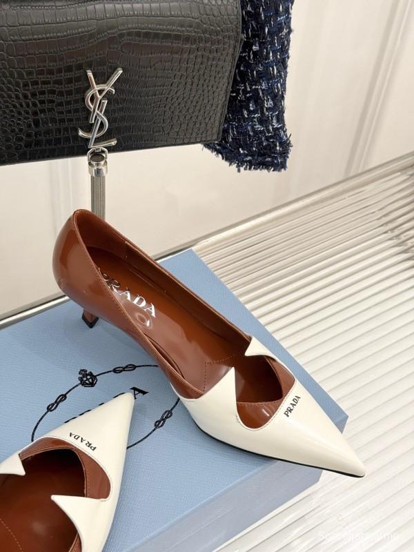 بربادا 2025 حذاء بكعب مدبب من الأمام بكعب عالٍ - KFY00310