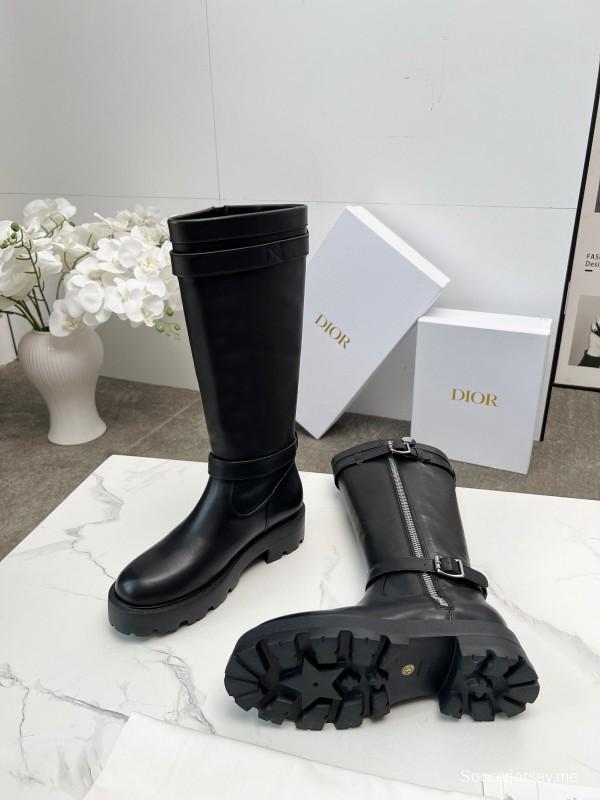 حذاء ديور 2025/SS من ديور 2025/SS من الطراز البريطاني القديم بروغ على طراز الفارس الجديد - LY00460