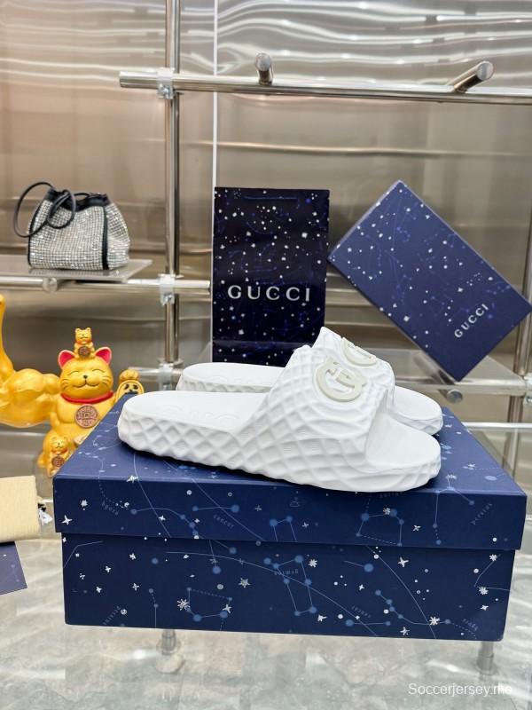 صندل غوتشي ليدو ليدو المتشابك G المطاطي المزخرف للرجال - AS00170