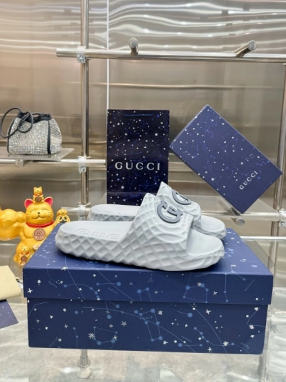 صندل غوتشي ليدو ليدو المتشابك G المطاطي المزخرف للرجال - AS00170