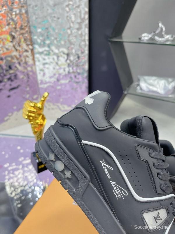 حذاء رياضي LV Trainer Maxi من لويس فويتون LV مزود بكابل شحن LED متعدد الألوان - AS00660