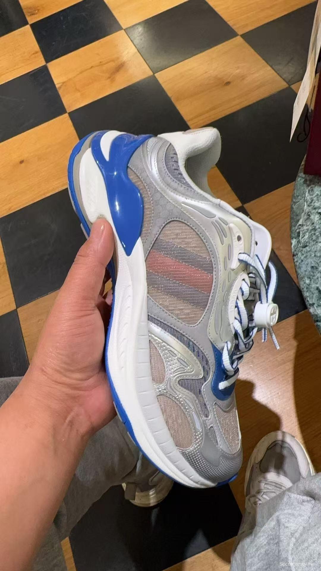 حذاء رياضي 2.0 من غوتشي بخطوط عاكسة وتصميم قديم - AS00450