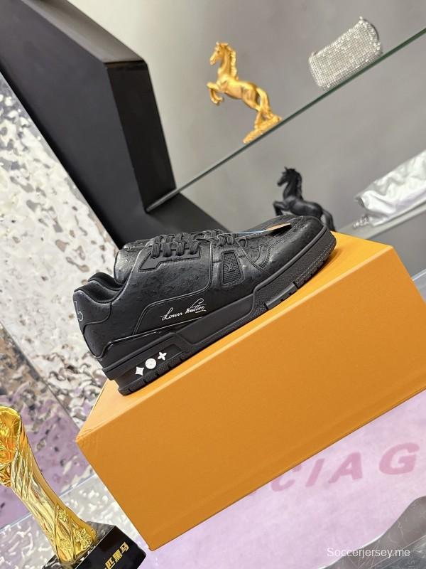 لويس فويتون LV حذاء رياضي ماكسي من لويس فويتون LV Trainer Maxi سنيكرز برأس من جلد العجل بنقشة النعام - AS00400