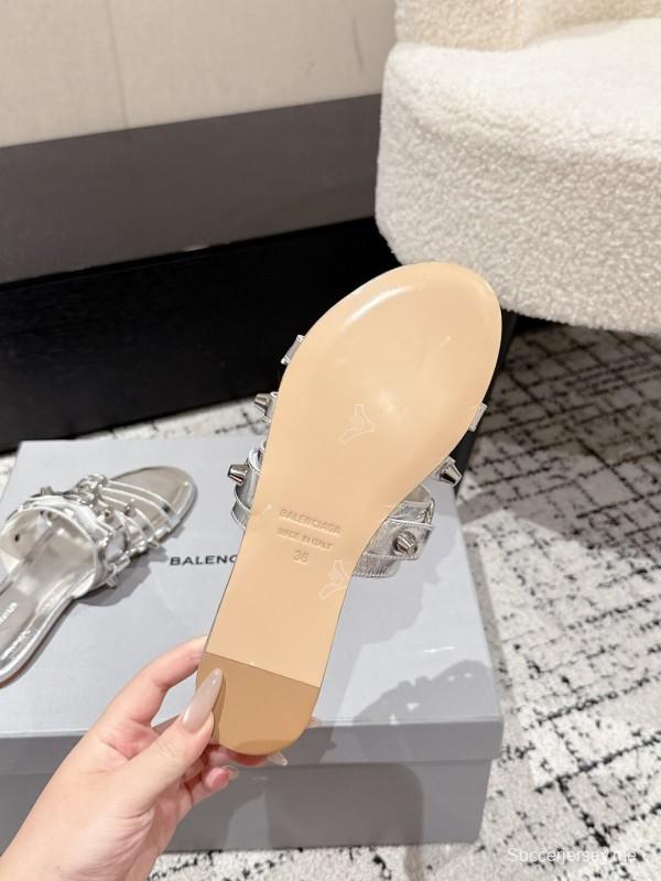 سلسلة صنادل بالنسياغا كاجول ذات ترصيع معدني - KFY00260