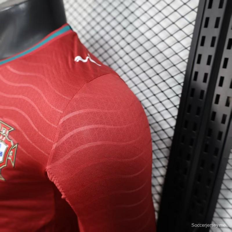 نسخة اللاعب 2026 قميص منتخب البرتغال بأكمام طويلة باللون الأحمر بنقشة موجات أفقية