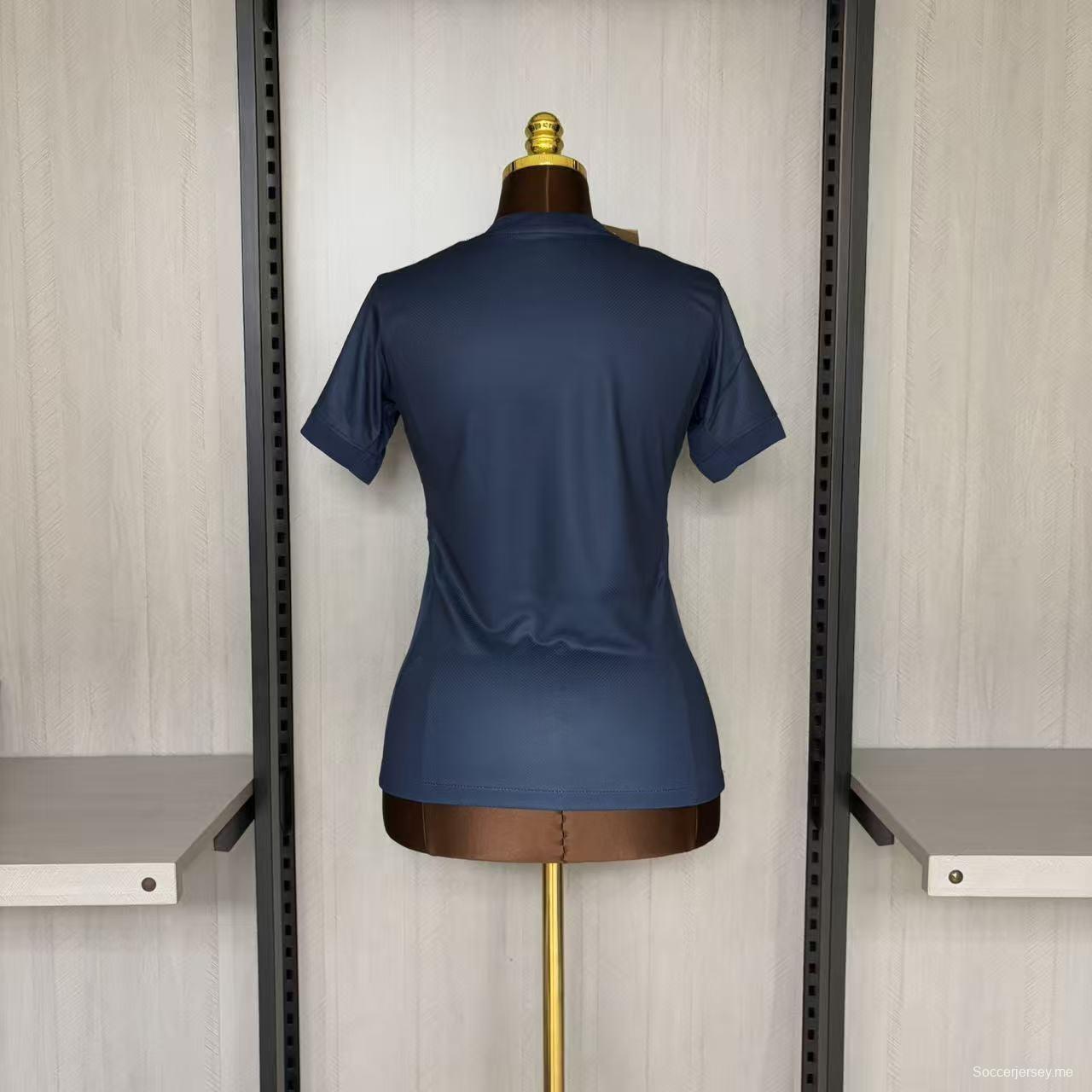 25/26 سيدات باريس سان جيرمان باريس سان جيرمان بقميص المنزل