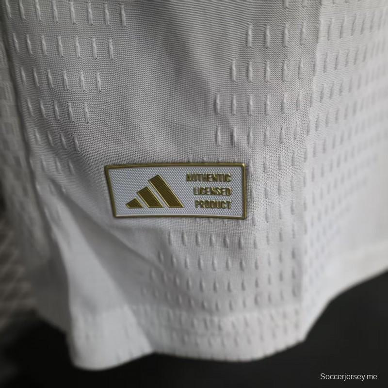 26/27 نسخة اللاعب 26/27 قميص ريال مدريد المنزلي أبيض وردي أسود