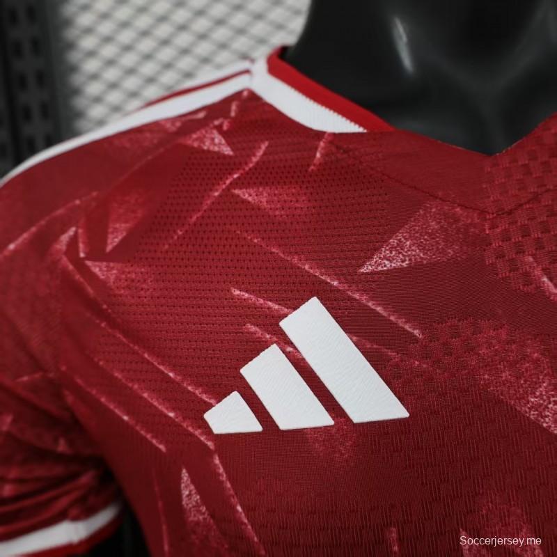 25/26 نسخة اللاعب 25/26 قميص ليفربول المنزلي باللون الأحمر بنقشة مجردة