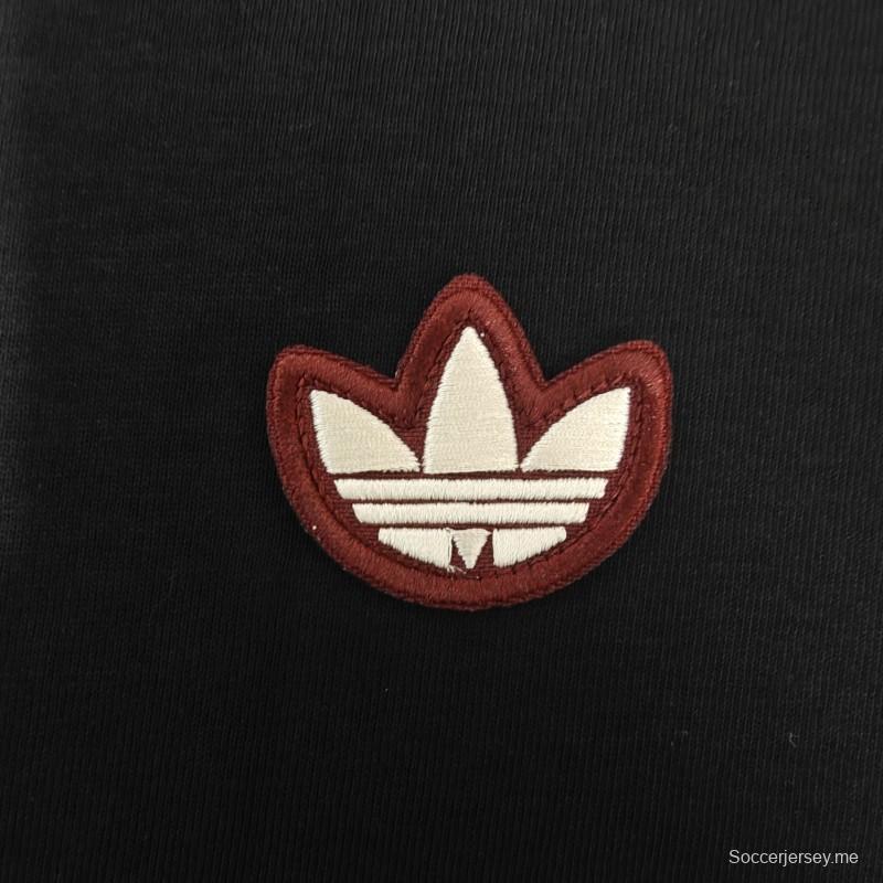 25/26 سترة بقلنسوة مطرزة بشعار Ajax 9 ألوان