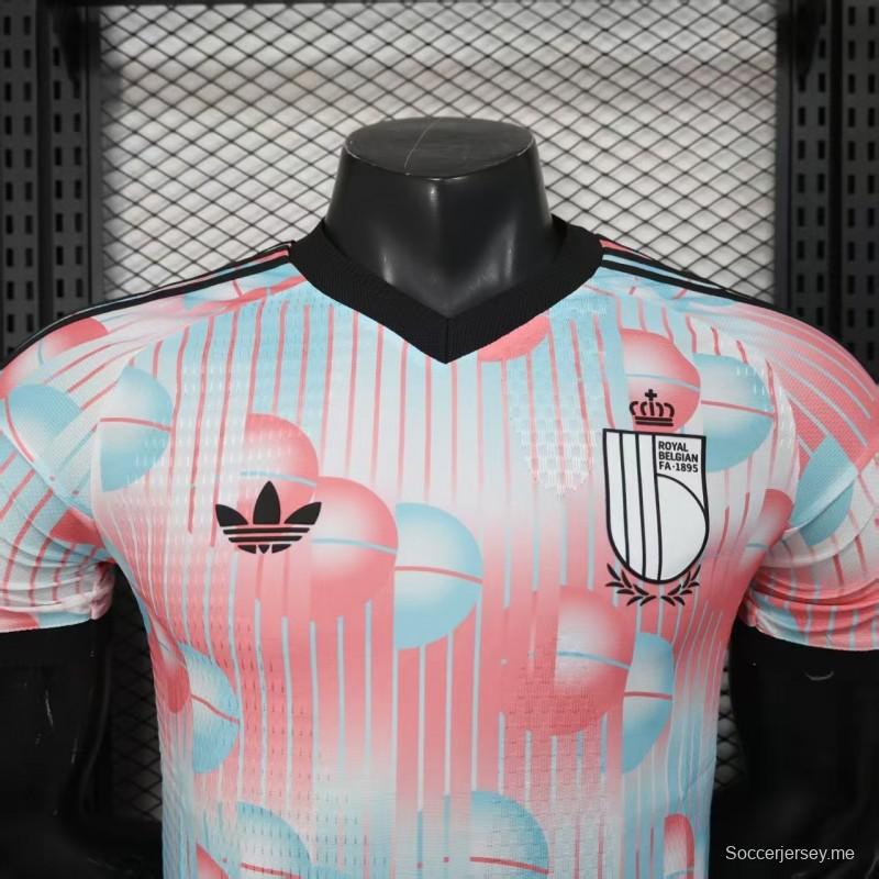2026 نسخة اللاعبين بلجيكا قميص أبيض وردي خارج أرضها