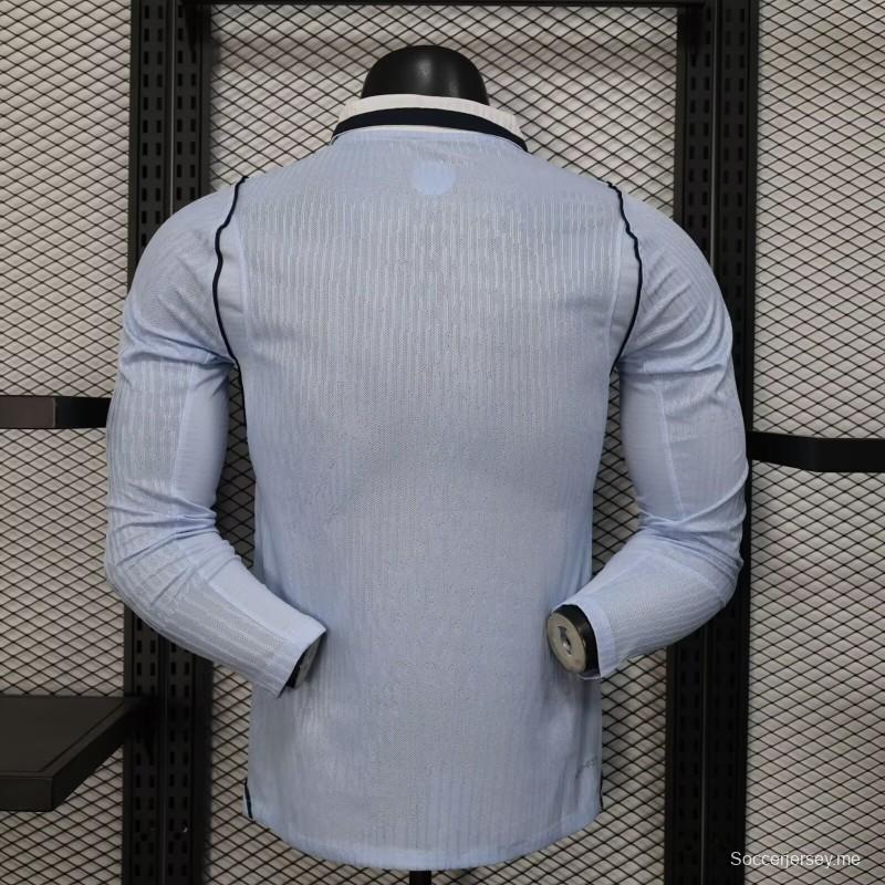 2026 نسخة اللاعب أوروغواي قميص أزرق فاتح مع ياقة بيضاء وأكمام طويلة