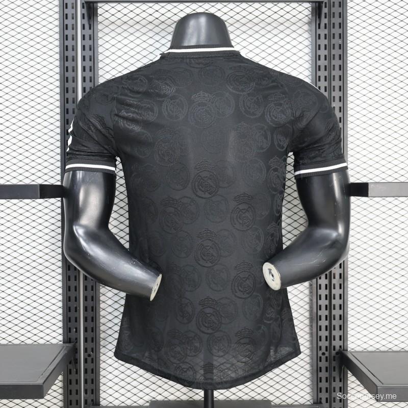 25/26 نسخة اللاعبين ريال مدريد أسود مع شعار خفيف على القميص