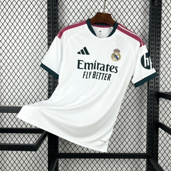 قميص ريال مدريد للعب على أرضه لموسم 2026/27