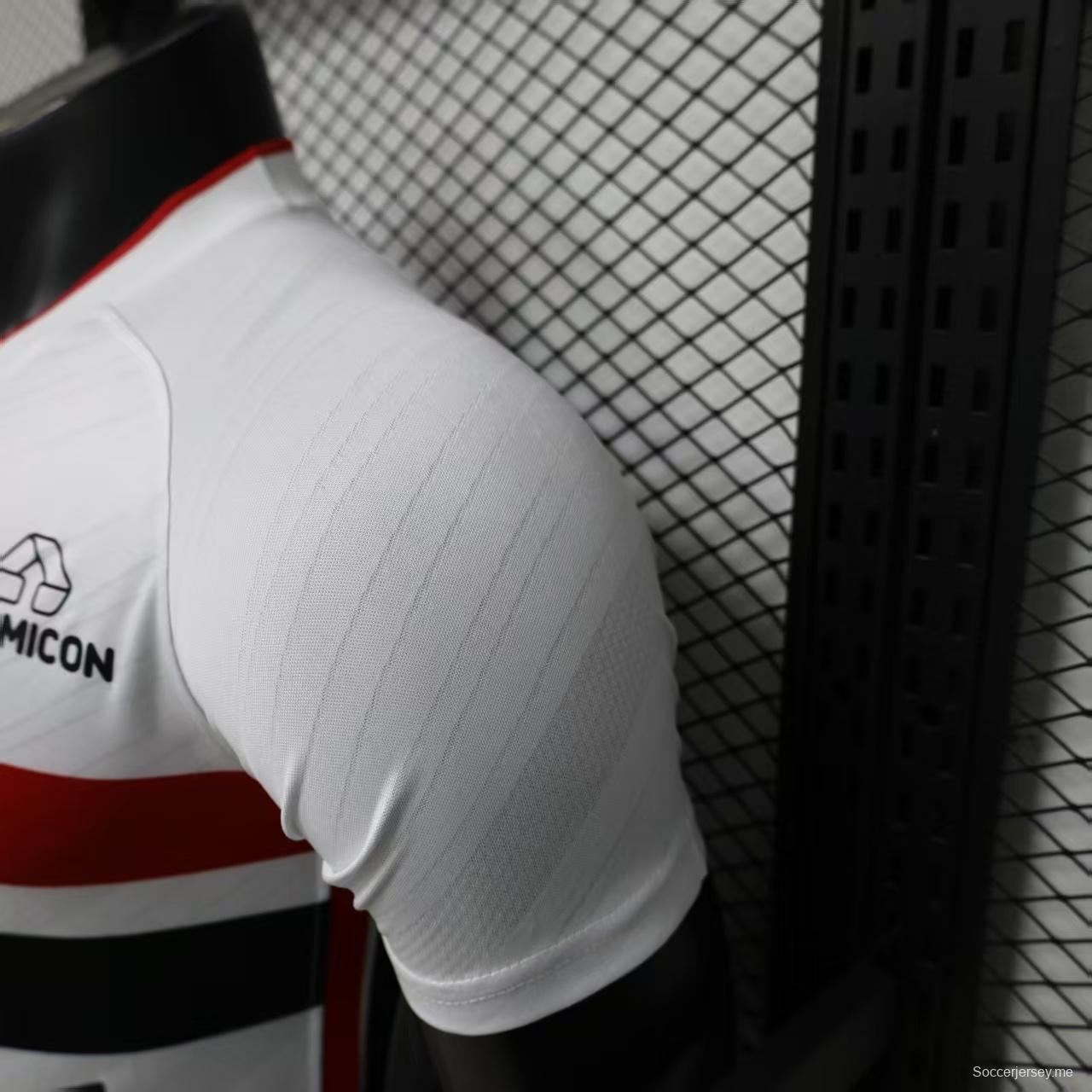 قميص لاعب نسخة 26/27  نادي ساو باولو الأبيض بخطوط أفقية حمراء وسوداء