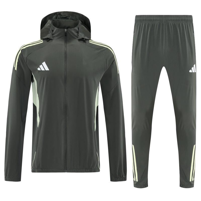 26/27 طقم رياضي من أديداس باللون الأخضر الزيتوني الداكن مع سترة بغطاء رأس وسحاب كامل + بنطال طويل