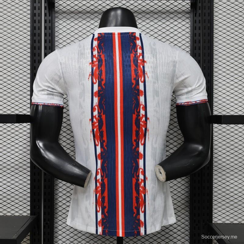 قميص اللاعب الإصدار 2026، إنجلترا، أبيض وأزرق وأحمر، بتصميم الأسد الرمزي، إصدار خاص