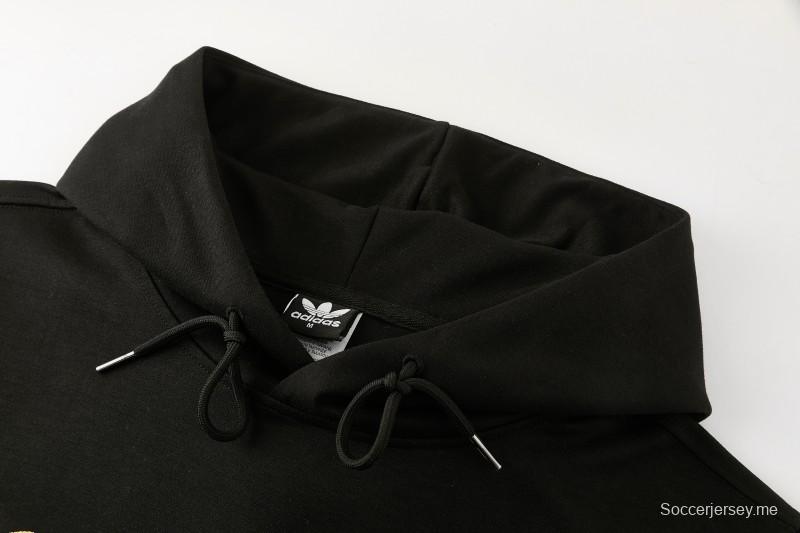 26/27 مانشستر يونايتد - بدلة رياضية سوداء بغطاء رأس وبنطال طويل