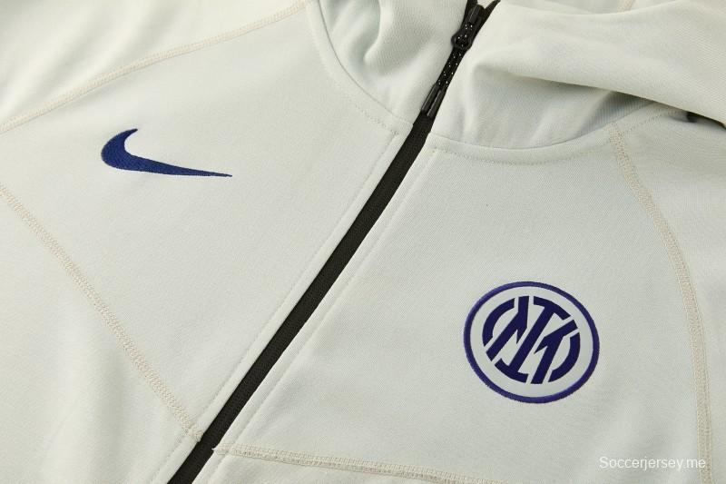 26/27 بدلة رياضية من إنتر ميلان بلون أخضر فاتح مع سحاب كامل وغطاء للرأس + بنطال طويل