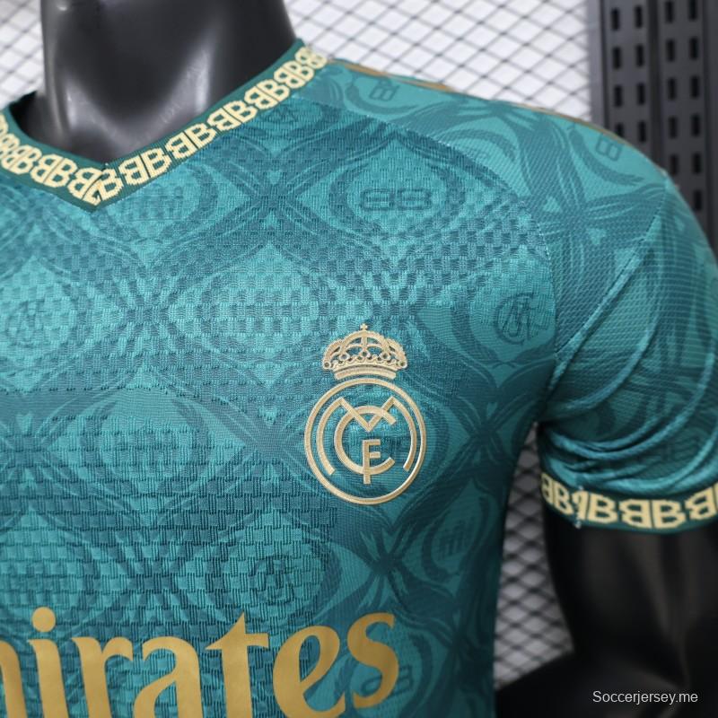 قميص اللاعب الإصدار 26/27، ريال مدريد، الأخضر والذهبي، الإصدار الخاص الثالث