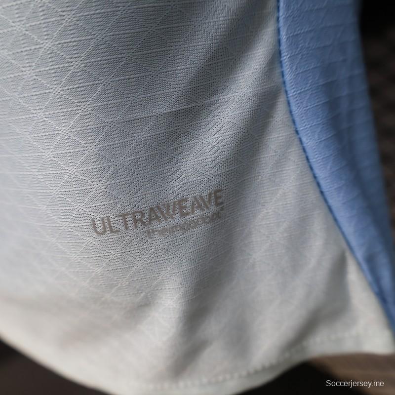 قميص مانشستر سيتي الأزرق السماوي مع شريط جانبي أبيض (نسخة اللاعبين) - قميص المباريات على أرض الفريق