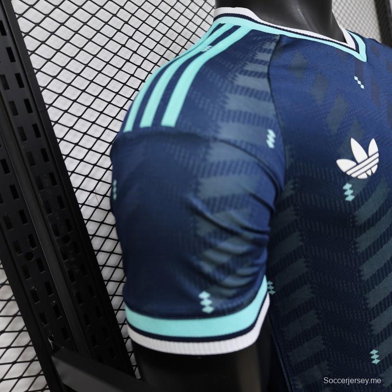 قميص اللاعبين خارج الملعب، الإصدار 2026، ألمانيا، أزرق داكن بنمط متعرج