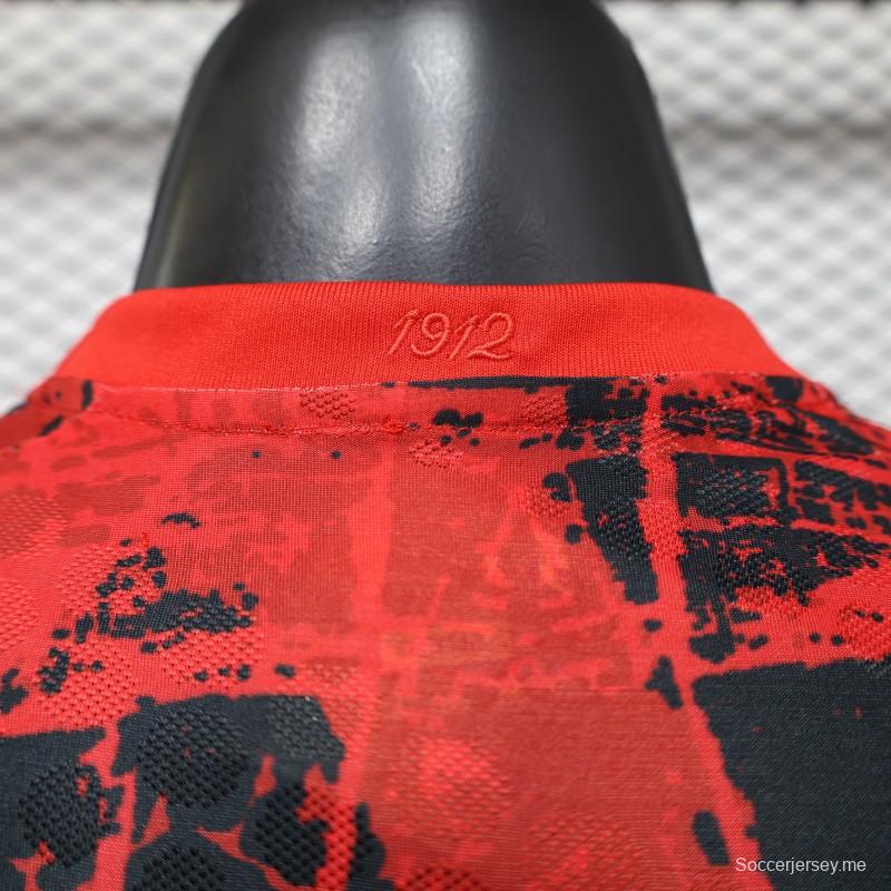 قميص المنزل للمنتخب الكندي للاعبين، إصدار 2026، باللون الأحمر مع طبعة "جرانج" باللون الأسود