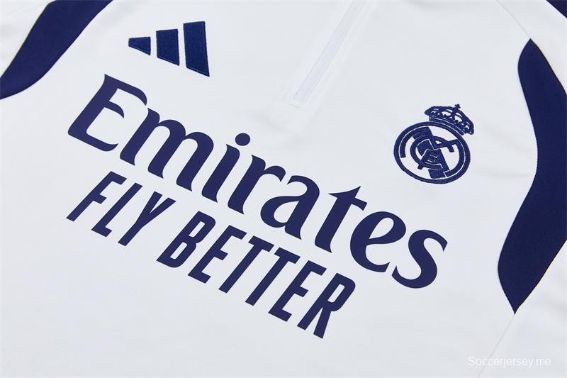 طقم رياضي للأطفال مقاس 26/27 من ريال مدريد باللون الأبيض مع سترة ذات سحاب نصف طول وبنطال طويل