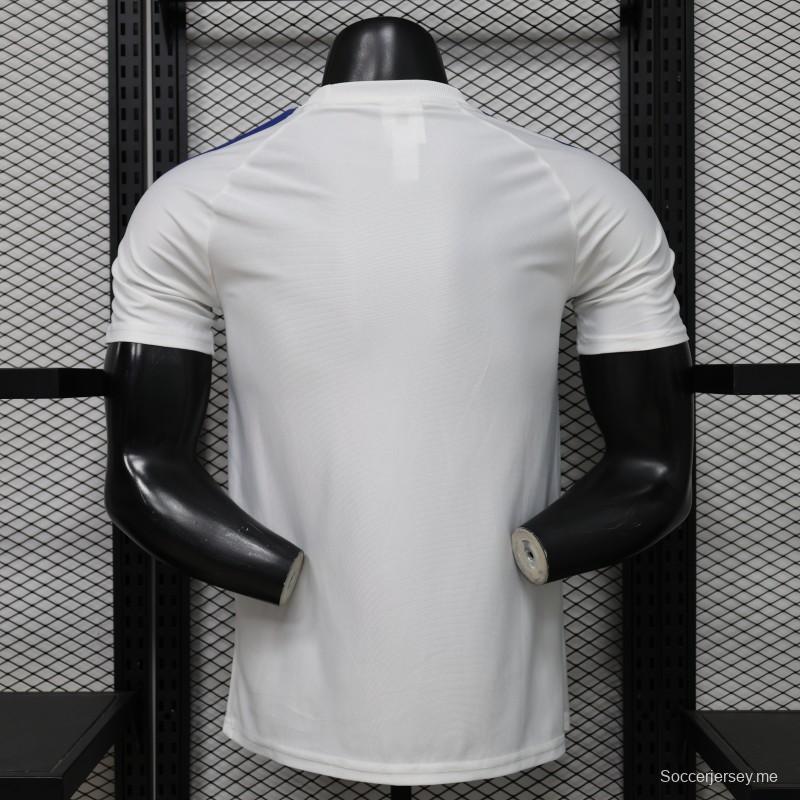 قميص لاعب نسخة 25/26 ليدز يونايتد الأبيض  الملعب الرئيسي