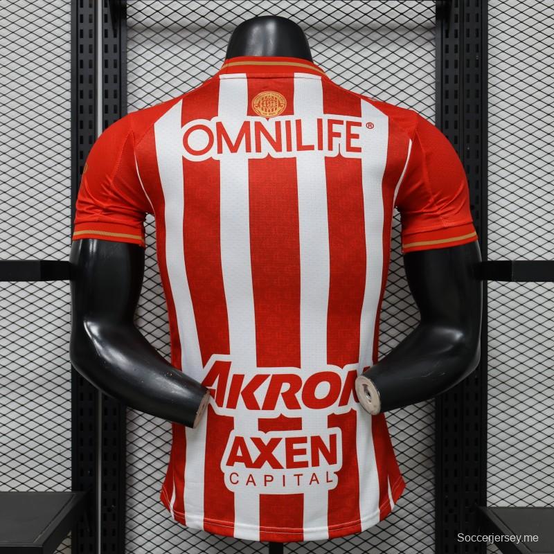 قميص تشيفاس دي غوادالاخارا الأحمر والأبيض المخطط للعب على أرضه (نسخة اللاعبين 26/27)