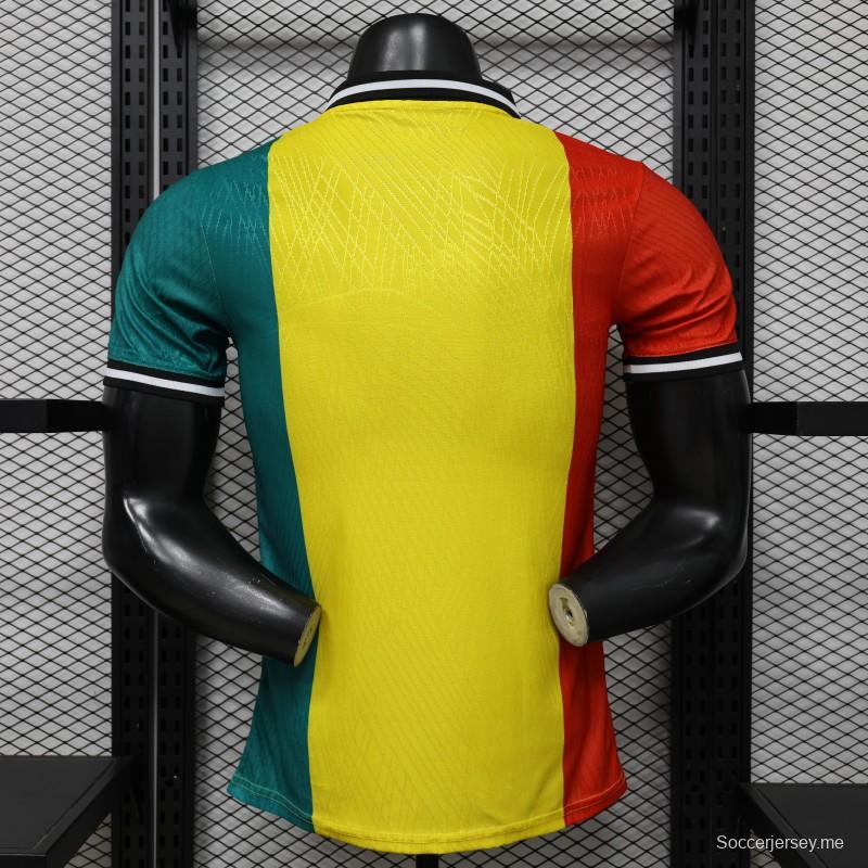 قميص اللاعب الإصدار 2026، الإصدار الخاص بغانا، باللون الأصفر والأحمر والأخضر، مزود بشعار النبالة الوطني والعلم