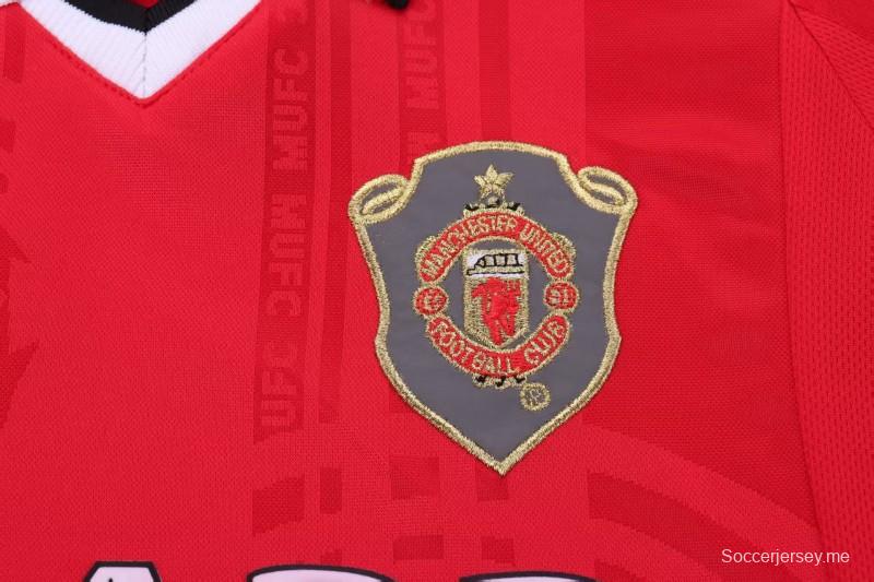 قميص مانشستر يونايتد الرئيسي للموسم 99/00 بطراز رجعي