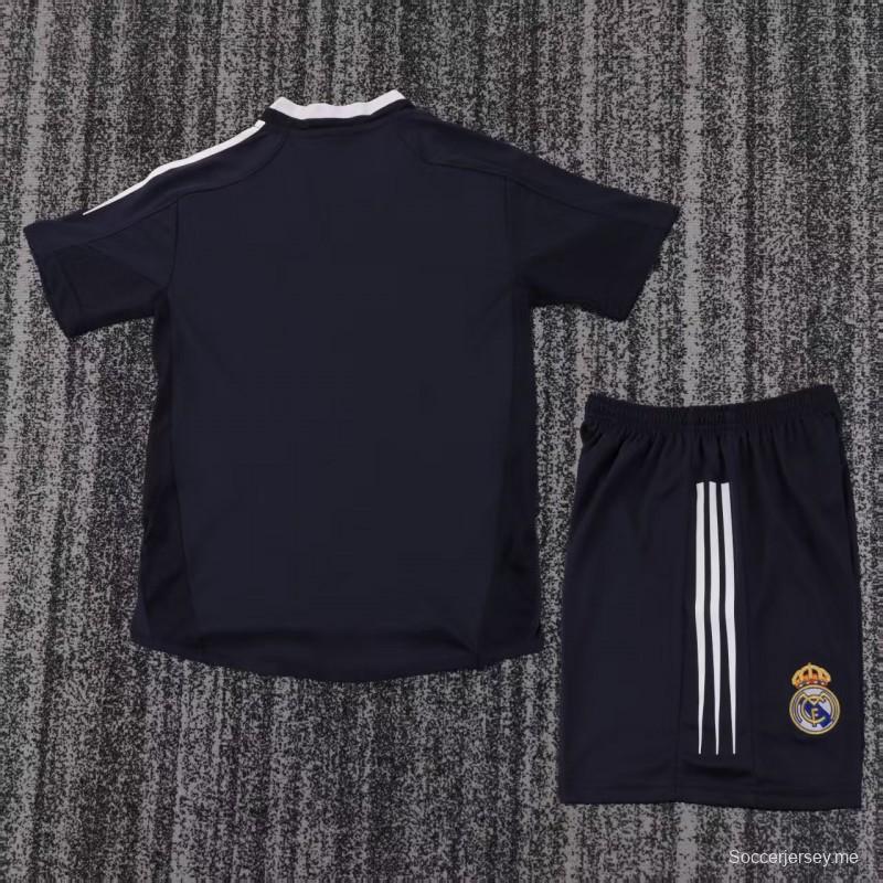 قميص ريال مدريد للعب خارج أرضه لموسم 2004/2005