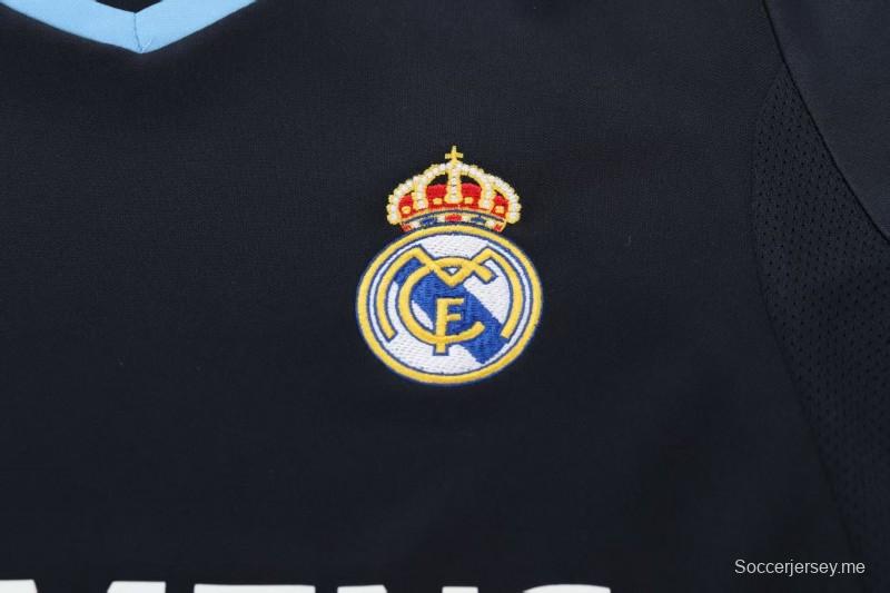 قميص ريال مدريد للعب خارج أرضه لموسم 2003/2004