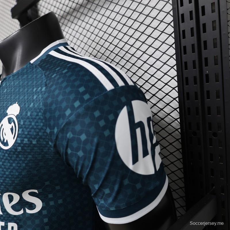 قميص ريال مدريد للعب خارج أرضه للموسم 2026/2027 باللون الأزرق المخضر