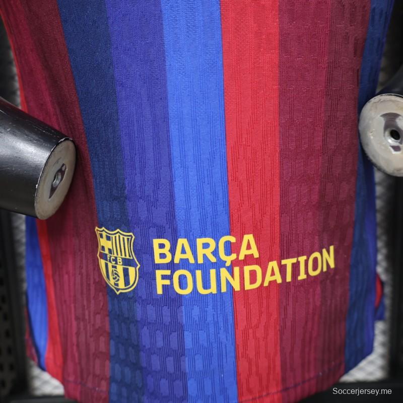 قميص اللاعب رقم 26/27 لفريق برشلونة، الأزرق الداكن مع خطوط حمراء، قميص المباريات على أرض الفريق